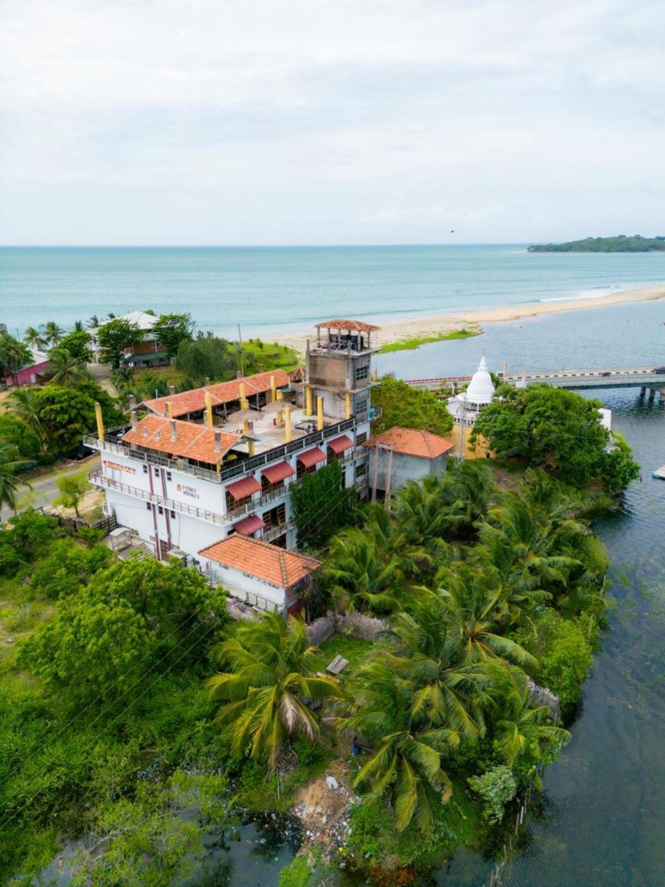 Hotel Rise & Set Baie d'Arugam Extérieur photo